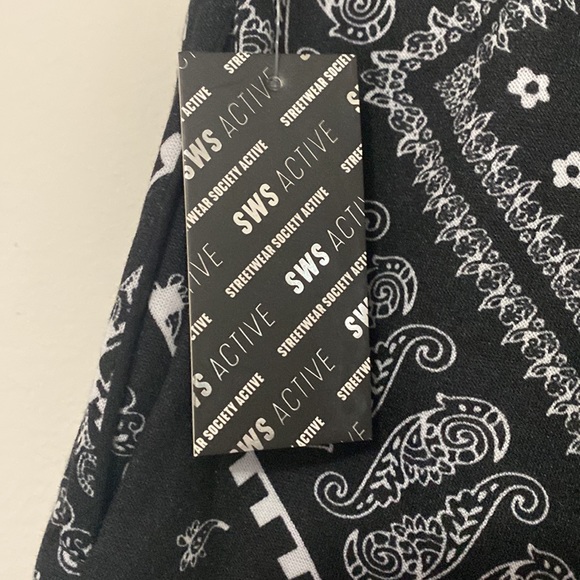 NWT paisley print biker short - Picture 8 of 8